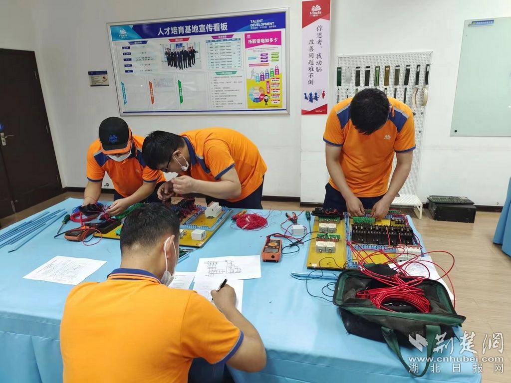 維達(dá)電工實(shí)操。通訊員供圖.jpeg
